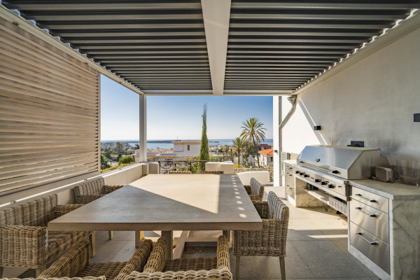 villa in Cannes : Rent Estee Lauders former villa, 6 bedrooms located in the centre of Cannes only a short walk to the beach - Photo 82