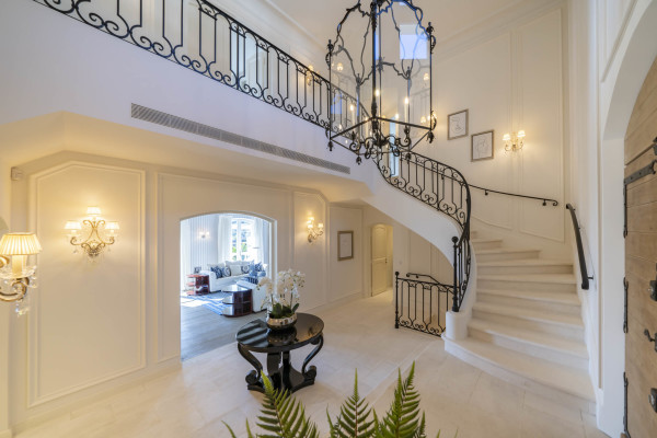 villa in La Colle-sur-Loup : Rent Incredible 7 bedroom domaine in Saint-Paul-de-Vence with 3.8 hectares of land with pool, tennis court and sea views - Photo 26