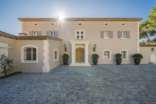 villa in La Colle-sur-Loup : Rent Incredible 7 bedroom domaine in Saint-Paul-de-Vence with 3.8 hectares of land with pool, tennis court and sea views - Photo 31