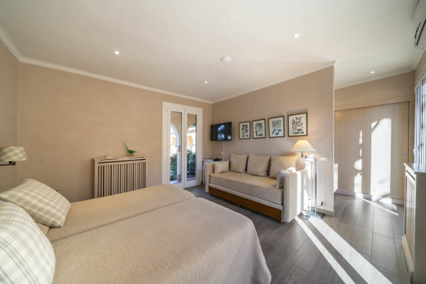villa in Saint-Jean-Cap-Ferrat : Rent fantastic 6 bedroom waterfront villa  in Saint Jean Cap Ferrat - Photo 73