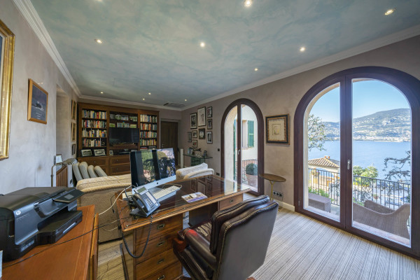 villa in Saint-Jean-Cap-Ferrat : Rent fantastic 6 bedroom waterfront villa  in Saint Jean Cap Ferrat - Photo 25