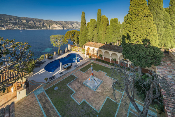 villa in Saint-Jean-Cap-Ferrat : Rent fantastic 6 bedroom waterfront villa  in Saint Jean Cap Ferrat - Photo 17