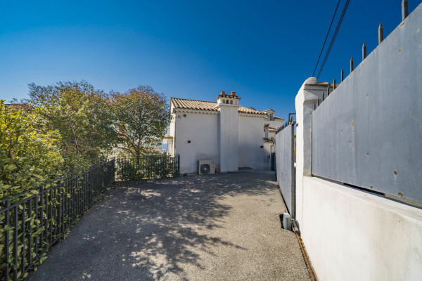 villa in Cannes : Rent Estee Lauders former villa, 6 bedrooms located in the centre of Cannes only a short walk to the beach - Photo 84