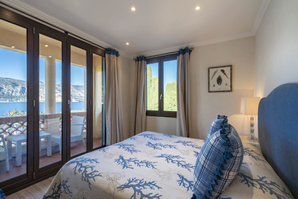villa in Saint-Jean-Cap-Ferrat : Rent fantastic 6 bedroom waterfront villa  in Saint Jean Cap Ferrat - Photo 12
