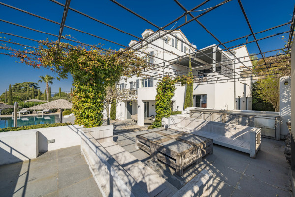 villa in Cannes : Rent Estee Lauders former villa, 6 bedrooms located in the centre of Cannes only a short walk to the beach - Photo 8