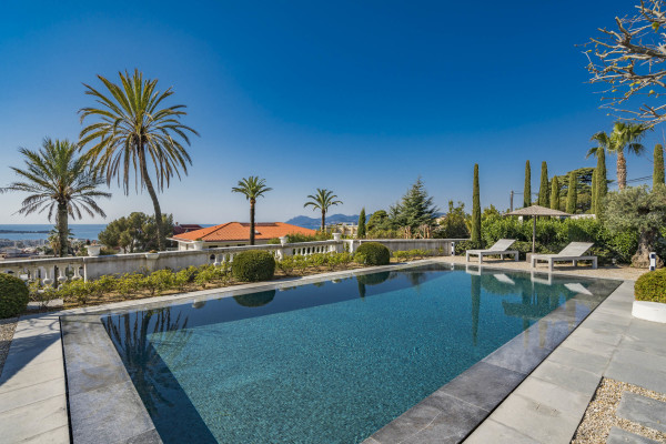 villa in Cannes : Rent Estee Lauders former villa, 6 bedrooms located in the centre of Cannes only a short walk to the beach - Photo 0