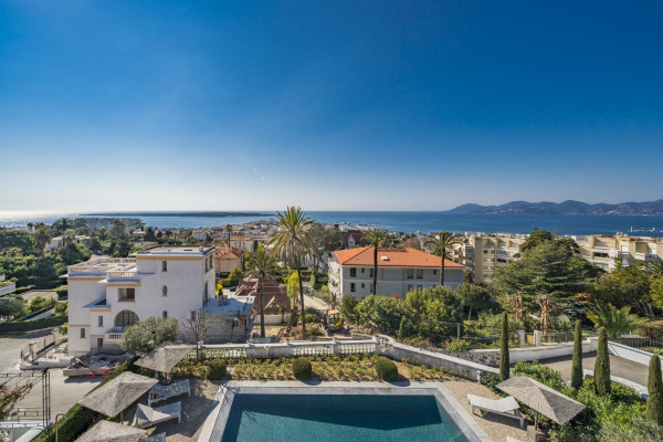 villa in Cannes : Rent Estee Lauders former villa, 6 bedrooms located in the centre of Cannes only a short walk to the beach - Photo 6