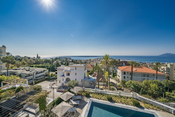 villa in Cannes : Rent Estee Lauders former villa, 6 bedrooms located in the centre of Cannes only a short walk to the beach - Photo 77