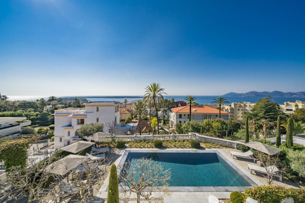 villa in Cannes : Rent Estee Lauders former villa, 6 bedrooms located in the centre of Cannes only a short walk to the beach - Photo 7