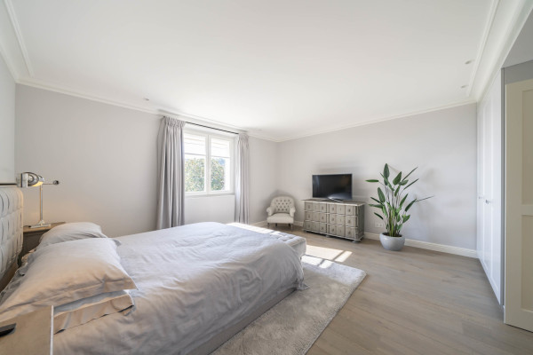 villa in La Colle-sur-Loup : Rent Incredible 7 bedroom domaine in Saint-Paul-de-Vence with 3.8 hectares of land with pool, tennis court and sea views - Photo 21