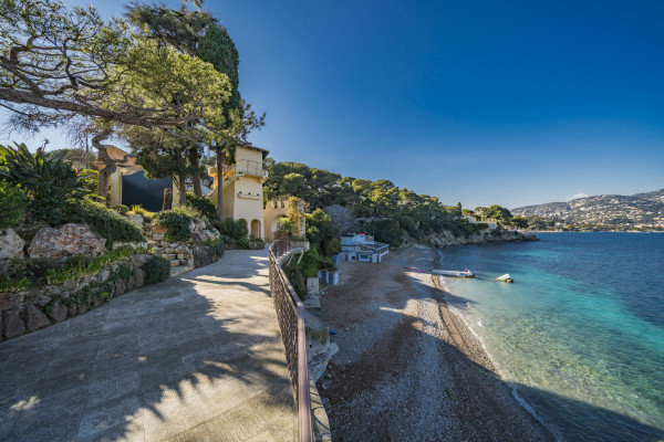 villa in Saint-Jean-Cap-Ferrat : Rent fantastic 6 bedroom waterfront villa  in Saint Jean Cap Ferrat - Photo 82