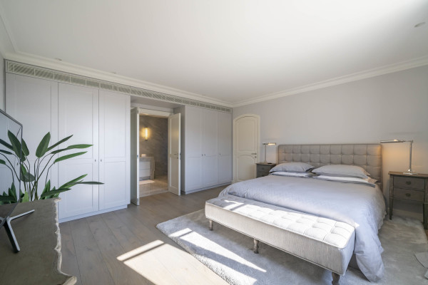villa in La Colle-sur-Loup : Rent Incredible 7 bedroom domaine in Saint-Paul-de-Vence with 3.8 hectares of land with pool, tennis court and sea views - Photo 20