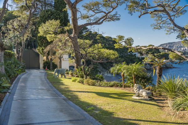 villa in Saint-Jean-Cap-Ferrat : Rent fantastic 6 bedroom waterfront villa  in Saint Jean Cap Ferrat - Photo 51