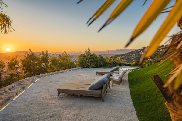 villa in Cannes : Rent Southern Europes most exclusive and stunning villa with 9 bedrooms, panoramic sea views and the height of Luxury - Photo 24