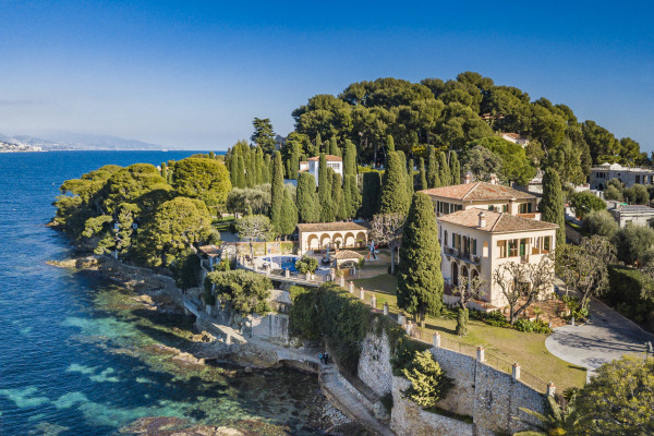 villa in Saint-Jean-Cap-Ferrat : Rent fantastic 6 bedroom waterfront villa  in Saint Jean Cap Ferrat - Photo 1