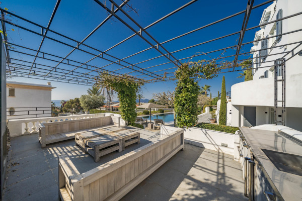villa in Cannes : Rent Estee Lauders former villa, 6 bedrooms located in the centre of Cannes only a short walk to the beach - Photo 9
