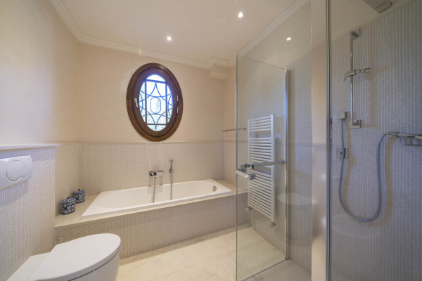 villa in Saint-Jean-Cap-Ferrat : Rent fantastic 6 bedroom waterfront villa  in Saint Jean Cap Ferrat - Photo 10