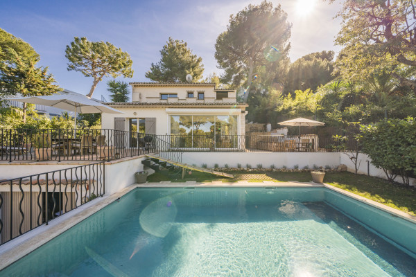 villa in Cap d'Antibes : Rent this charming Villa close to the Garoupe Beach on Cap d Antibes - Photo 0