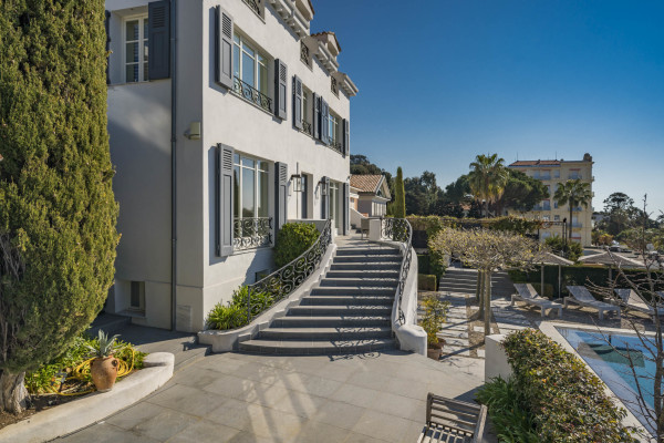 villa in Cannes : Rent Estee Lauders former villa, 6 bedrooms located in the centre of Cannes only a short walk to the beach - Photo 75