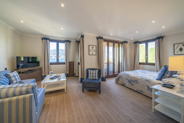 villa in Saint-Jean-Cap-Ferrat : Rent fantastic 6 bedroom waterfront villa  in Saint Jean Cap Ferrat - Photo 15