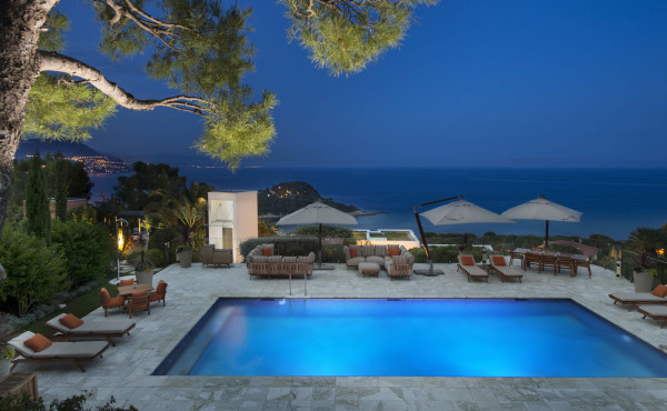 villa in Saint-Jean-Cap-Ferrat : Rent fantastic modern villa with sea view on the exclusive  Cap Ferrat - Photo 2
