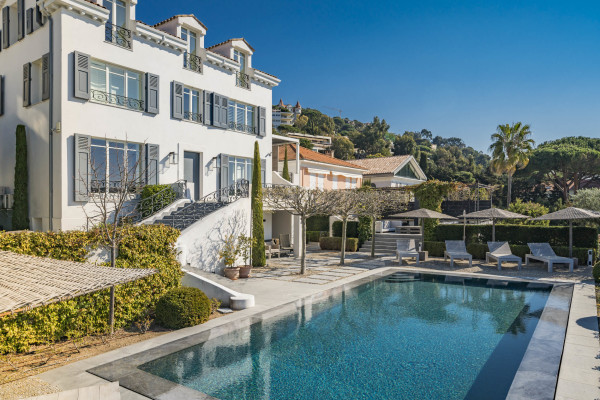 villa in Cannes : Rent Estee Lauders former villa, 6 bedrooms located in the centre of Cannes only a short walk to the beach - Photo 3