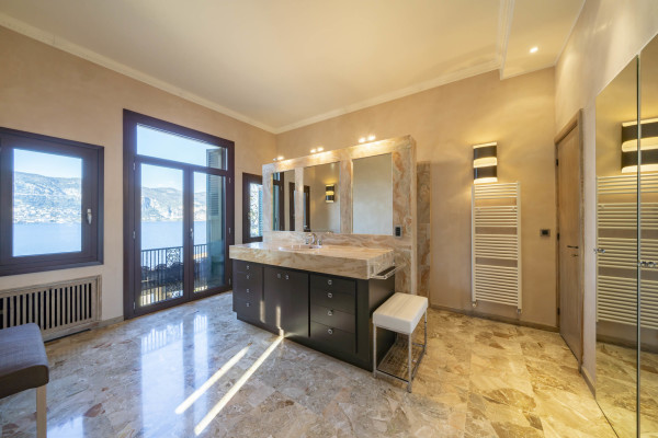 villa in Saint-Jean-Cap-Ferrat : Rent fantastic 6 bedroom waterfront villa  in Saint Jean Cap Ferrat - Photo 32