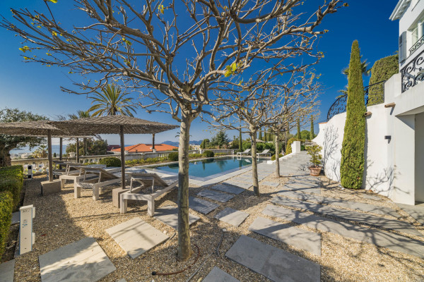 villa in Cannes : Rent Estee Lauders former villa, 6 bedrooms located in the centre of Cannes only a short walk to the beach - Photo 79