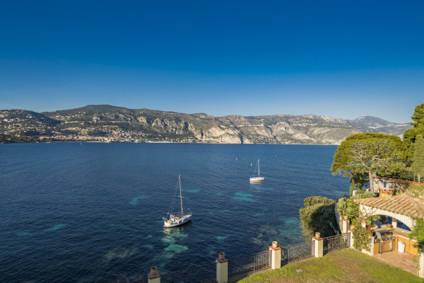 villa in Saint-Jean-Cap-Ferrat : Rent fantastic 6 bedroom waterfront villa  in Saint Jean Cap Ferrat - Photo 34