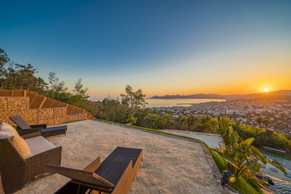 villa in Cannes : Rent Southern Europes most exclusive and stunning villa with 9 bedrooms, panoramic sea views and the height of Luxury - Photo 85