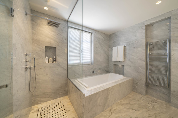 villa in La Colle-sur-Loup : Rent Incredible 7 bedroom domaine in Saint-Paul-de-Vence with 3.8 hectares of land with pool, tennis court and sea views - Photo 12