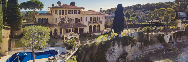 villa in Saint-Jean-Cap-Ferrat : Rent fantastic 6 bedroom waterfront villa  in Saint Jean Cap Ferrat - Photo 2