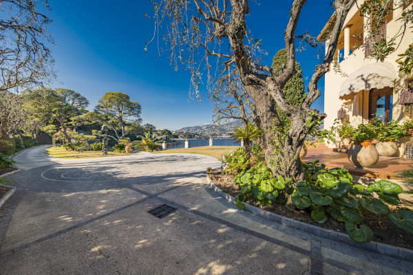villa in Saint-Jean-Cap-Ferrat : Rent fantastic 6 bedroom waterfront villa  in Saint Jean Cap Ferrat - Photo 80