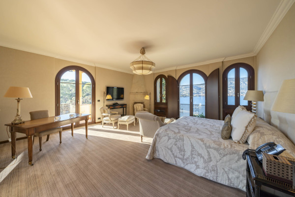 villa in Saint-Jean-Cap-Ferrat : Rent fantastic 6 bedroom waterfront villa  in Saint Jean Cap Ferrat - Photo 39