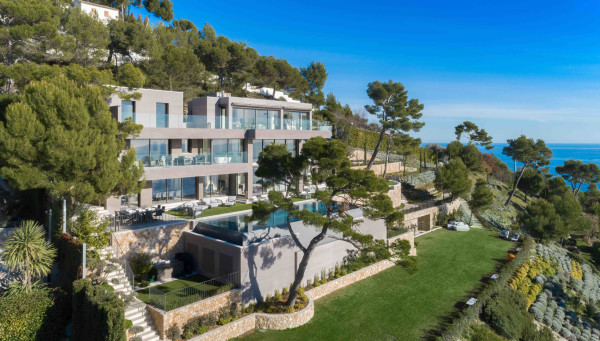 villa in Èze : Rent stunning newly built villa in Eze which offers an exceptional Seaview of the French Riviera - Photo 45