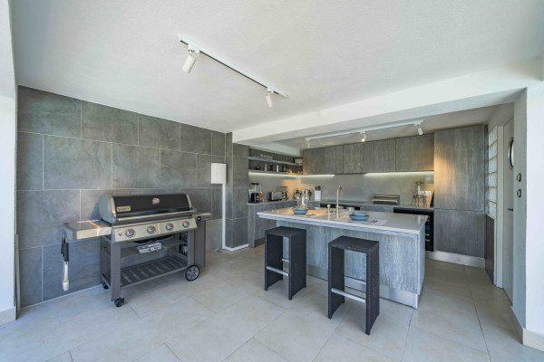 villa in Cap d'Antibes : Rent 7 bedroom villa in the heart of Cap d'Antibes with sea views, close to the with easy access into Cannes - Photo 44