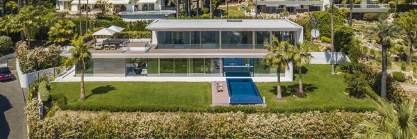 villa in Cannes : Rent superb modern villa with swimming pool, cinema room, gym, hammam and sea view in Cannes - Photo 62