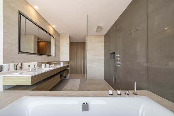 villa in Cannes : Rent superb modern villa with swimming pool, cinema room, gym, hammam and sea view in Cannes - Photo 29