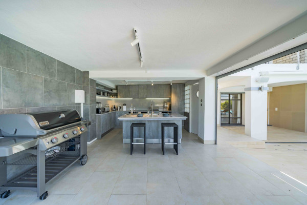 villa in Cap d'Antibes : Rent 7 bedroom villa in the heart of Cap d'Antibes with sea views, close to the with easy access into Cannes - Photo 39