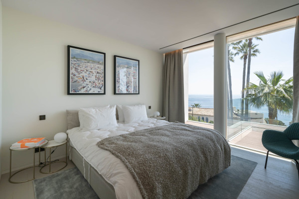 villa in Cannes : Rent superb modern villa with swimming pool, cinema room, gym, hammam and sea view in Cannes - Photo 41