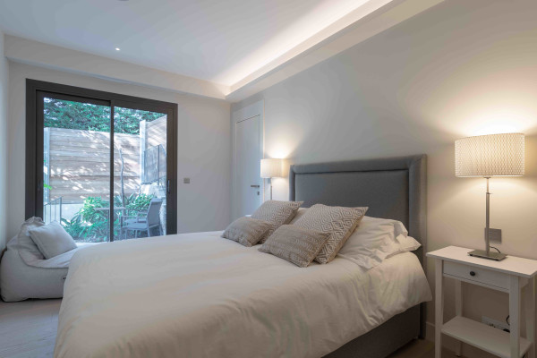 villa in Èze : Rent stunning newly built villa in Eze which offers an exceptional Seaview of the French Riviera - Photo 40