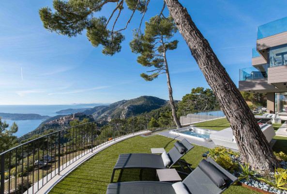 villa in Èze : Rent stunning newly built villa in Eze which offers an exceptional Seaview of the French Riviera - Photo 8