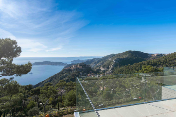villa in Èze : Rent stunning newly built villa in Eze which offers an exceptional Seaview of the French Riviera - Photo 62
