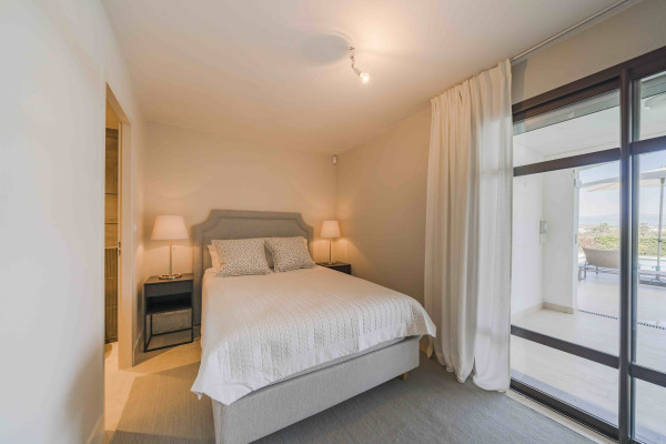 villa in Cap d'Antibes : Rent 7 bedroom villa in the heart of Cap d'Antibes with sea views, close to the with easy access into Cannes - Photo 27