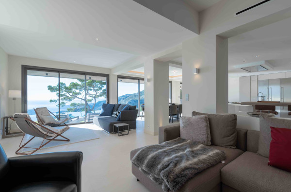villa in Èze : Rent stunning newly built villa in Eze which offers an exceptional Seaview of the French Riviera - Photo 19