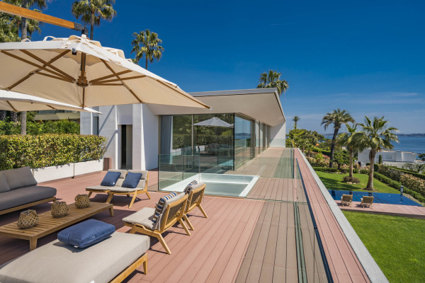 villa in Cannes : Rent superb modern villa with swimming pool, cinema room, gym, hammam and sea view in Cannes - Photo 34