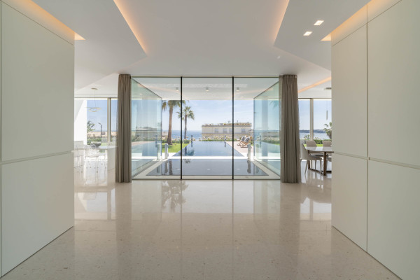 villa in Cannes : Rent superb modern villa with swimming pool, cinema room, gym, hammam and sea view in Cannes - Photo 23