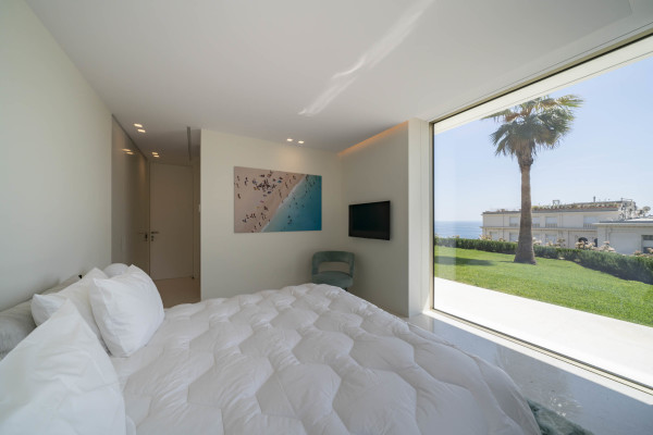 villa in Cannes : Rent superb modern villa with swimming pool, cinema room, gym, hammam and sea view in Cannes - Photo 51