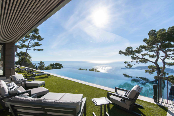 villa in Èze : Rent stunning newly built villa in Eze which offers an exceptional Seaview of the French Riviera - Photo 60