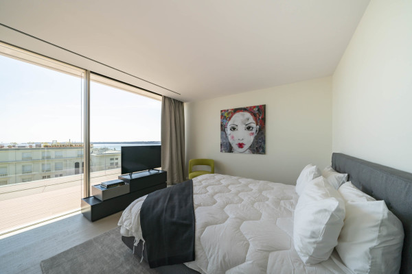 villa in Cannes : Rent superb modern villa with swimming pool, cinema room, gym, hammam and sea view in Cannes - Photo 36